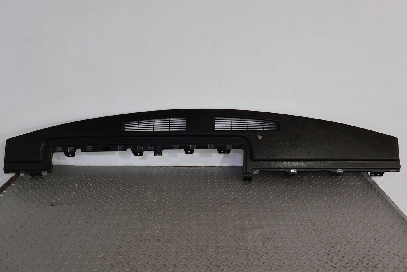 03-07 Hummer H2 OEM Upper Dash Cover Pad (Ebony 19I) See Description