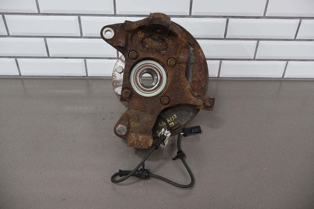 01-06 GMC Sierra 2500HD 4x4 Front Right Spindle Knuckle W/ Hub (140K Miles)