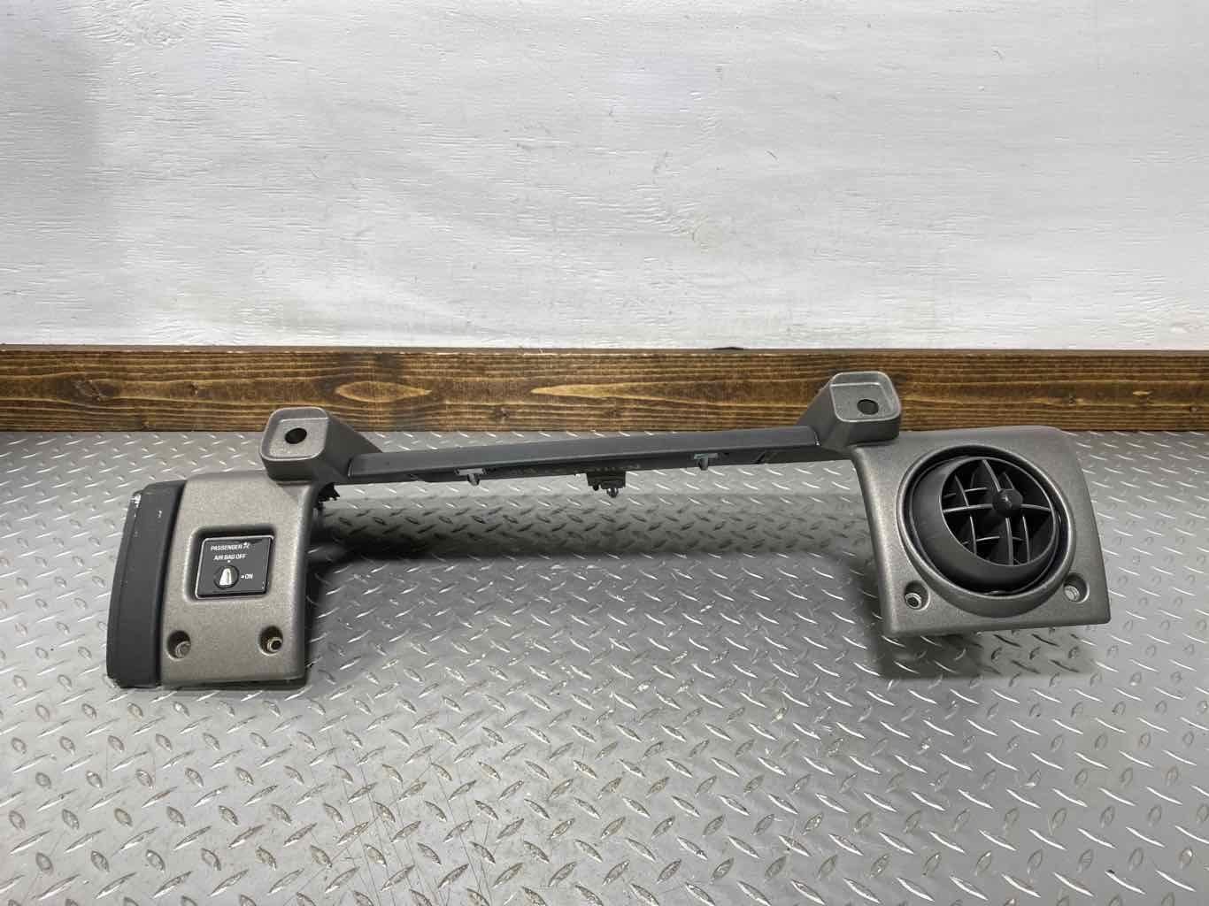 03-07 Hummer H2 Passenger Right RH Dash Mounted AC Vent (Gray Bezel) See Notes