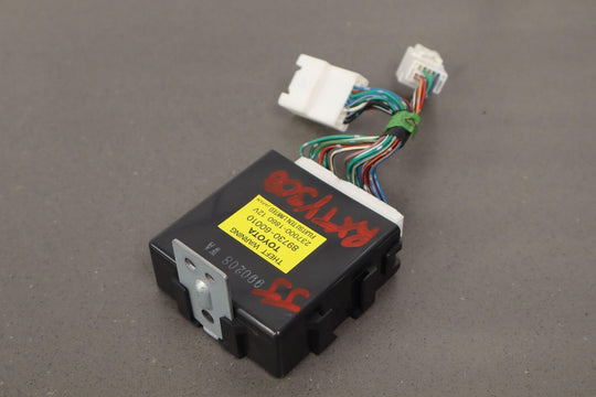 98-02 Toyota Land Cruiser / LX470 Theft-Locking Control Module (Center Dash)