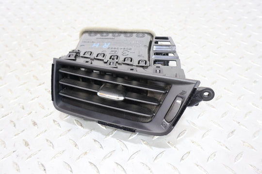 14-17 Chevy Silverado Sierra Interior Right RH Center AC Dash Vent (Black)Tested