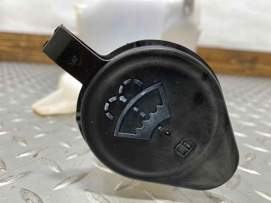 11-14 Chevy Silverado 3500 Windshield Washer Fluid Reservoir W/ Motor & Lid