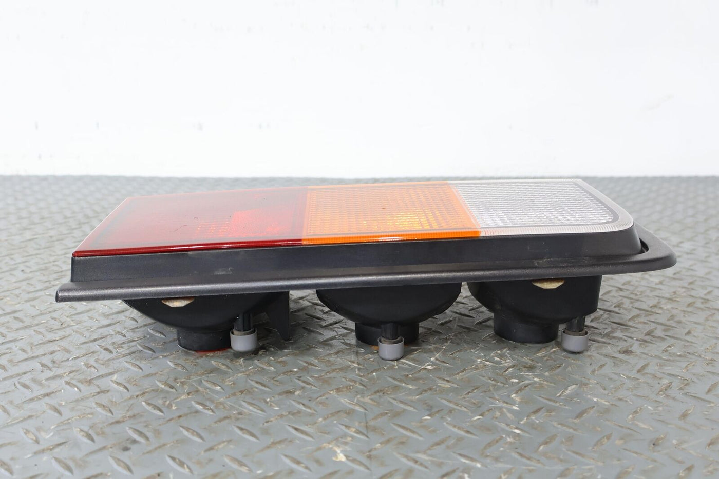 03-04 Hummer H2 Right Passenger Tail Light Tail Lamp (Body Mounted) OEM Tested