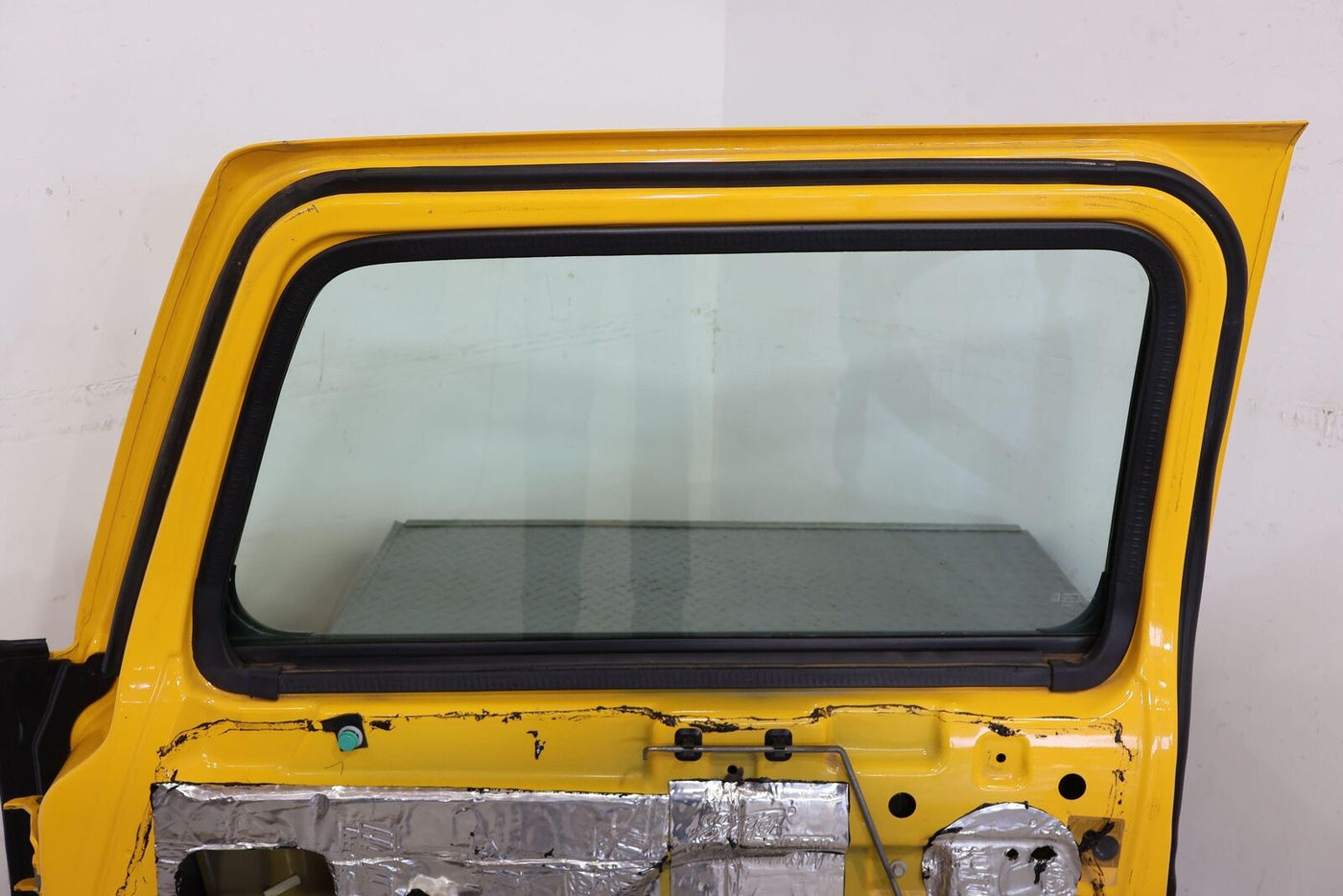 03-09 Hummer H2 Right RH Passenger Front Door W/ Glass (Yellow 79U) See Notes