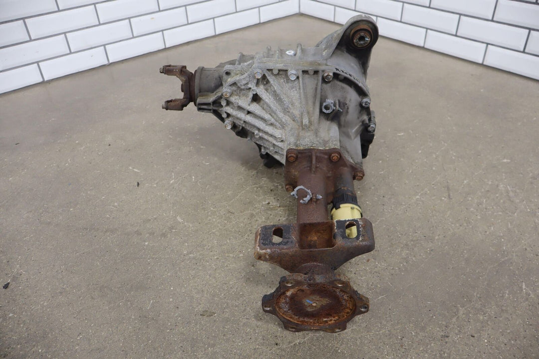 01-13 Chevy Suburban/Yukon XL/ Truck 2500 Front Differential Carrier (3.73 GT4)