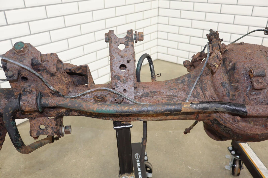 1991-1992 Toyota Land Cruiser Solid Rear Axle W/ 4.10 Differential (Rusty)