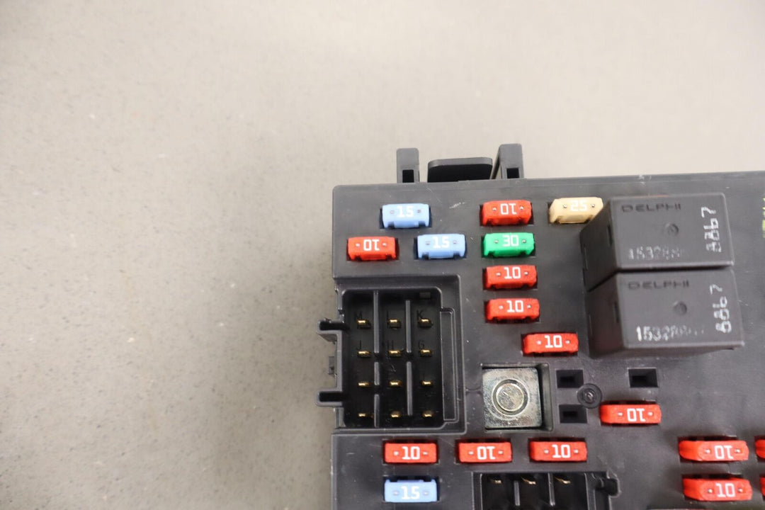 2003-2009 Hummer H2 OEM Cabin Fuse Relay Junction Box (15266952-01)