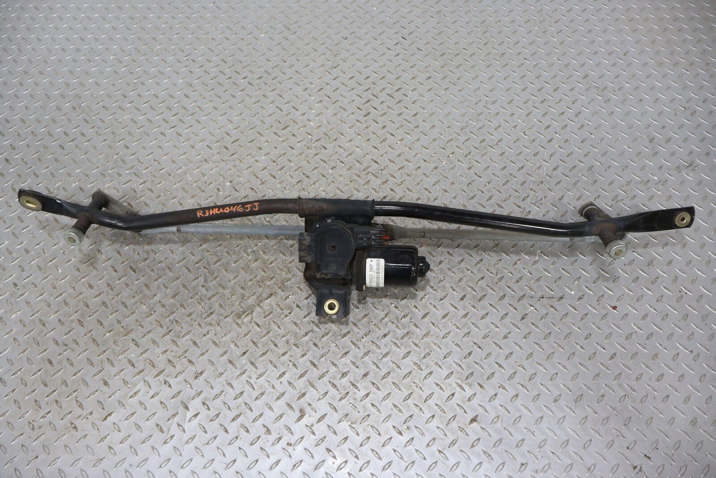 03-07 Hummer H2 Windshield Wiper Transmission Linkage W/ Motor (Tested)