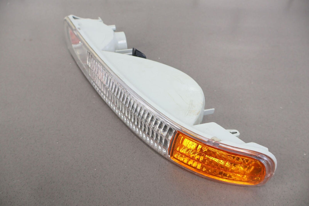 00-06 GMC Sierra Yukon Right RH Front Corner Turn Signal Light Lamp