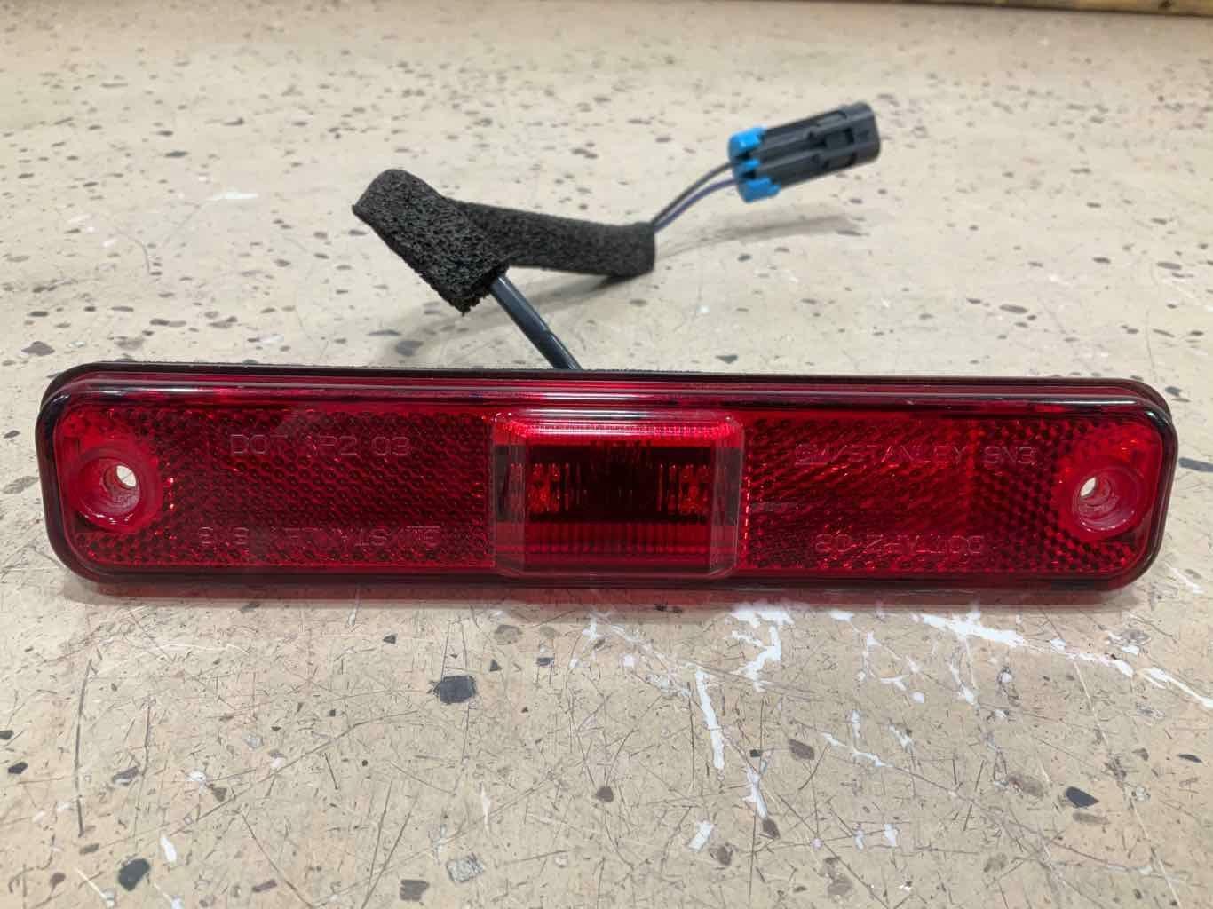 03-09 Hummer H2 Rear LED Side Marker Light (Red)