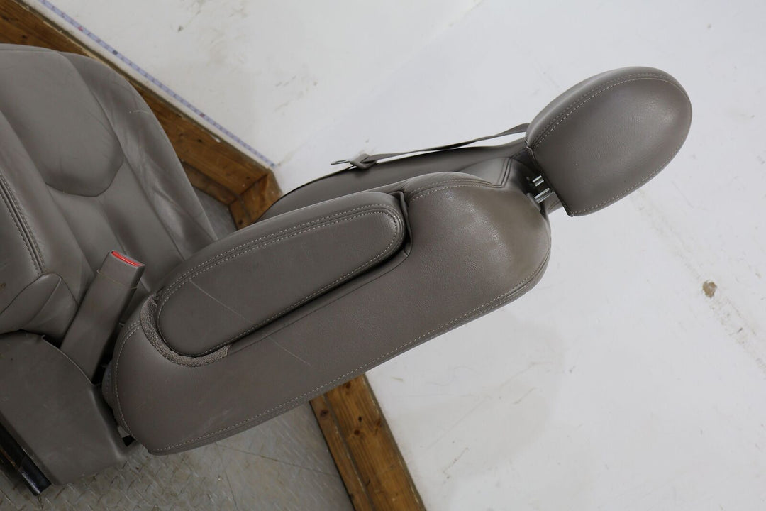 03-06 Chevy Tahoe Escalade Yukon Front Right Passenger Leather Seat (Gray 922)