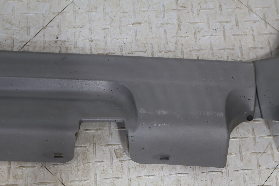 00-06 Chevy Tahoe Right RH OEM Rocker Moulding (Textured Gray) Solid Mount