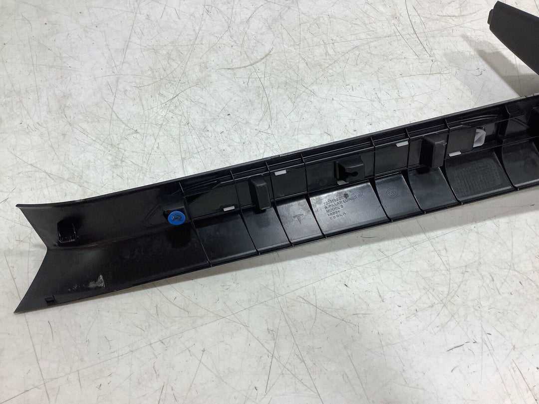 2014 Tesla Model S Passenger Right Front Sill Plate (Black)