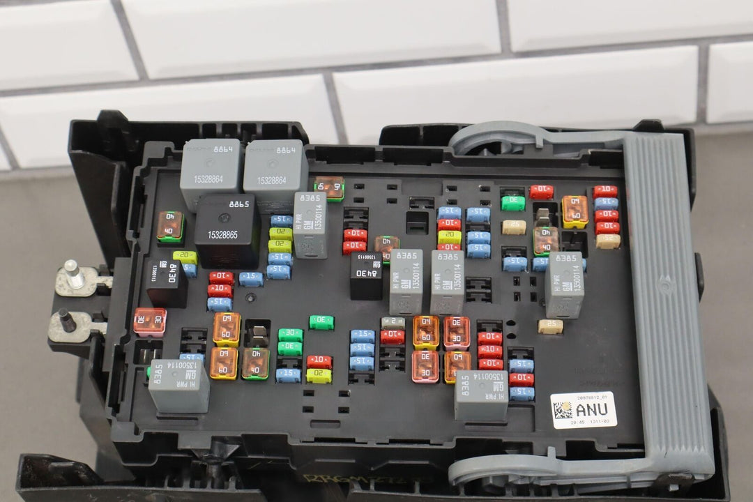 2010-2013 GMC Sierra Silverado 1500 5.3L Underhood Engine Fuse Box Assembly