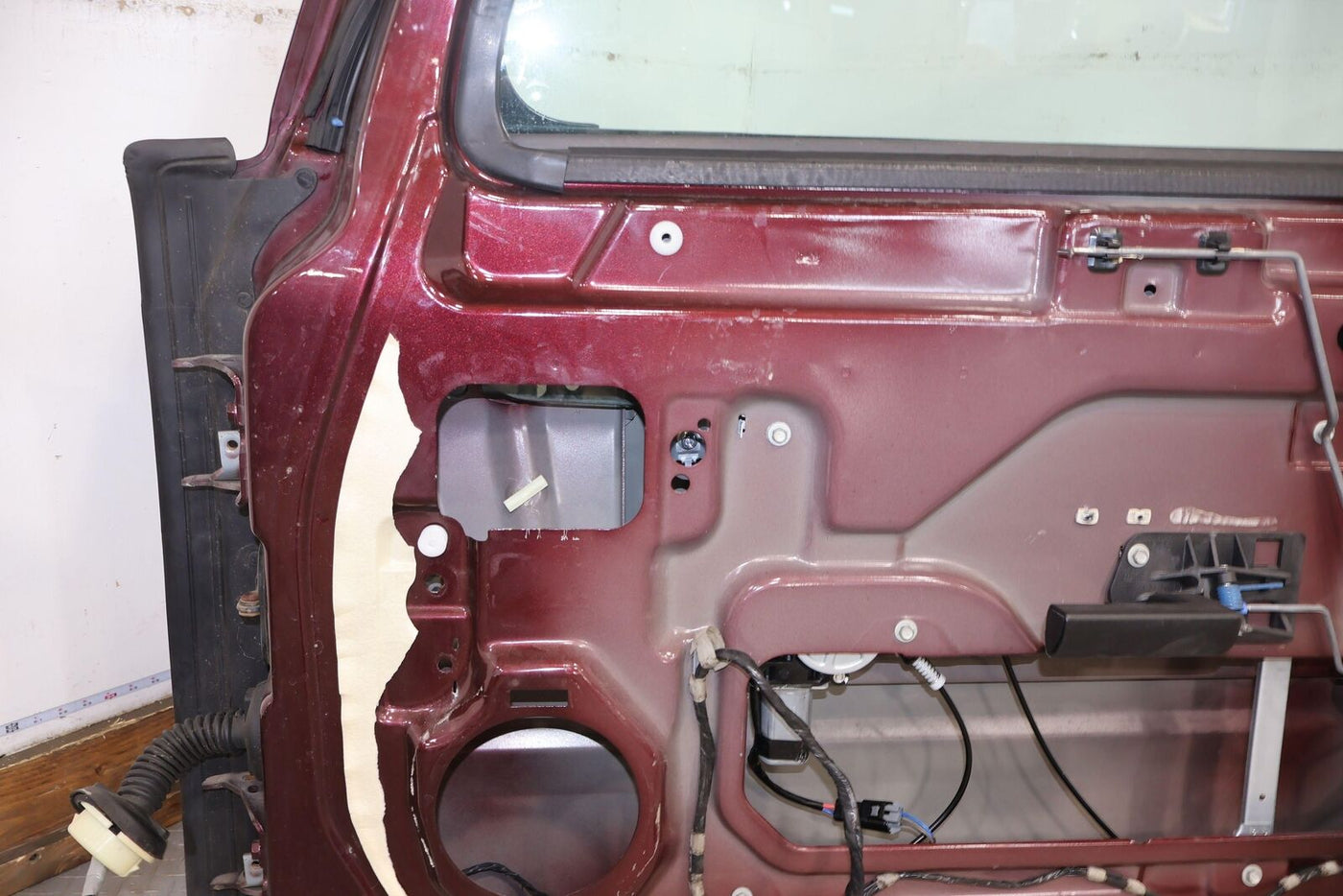 03-09 Hummer H2 Front Right RH Door W/ Glass (Twilight Maroon 49U) See Photos