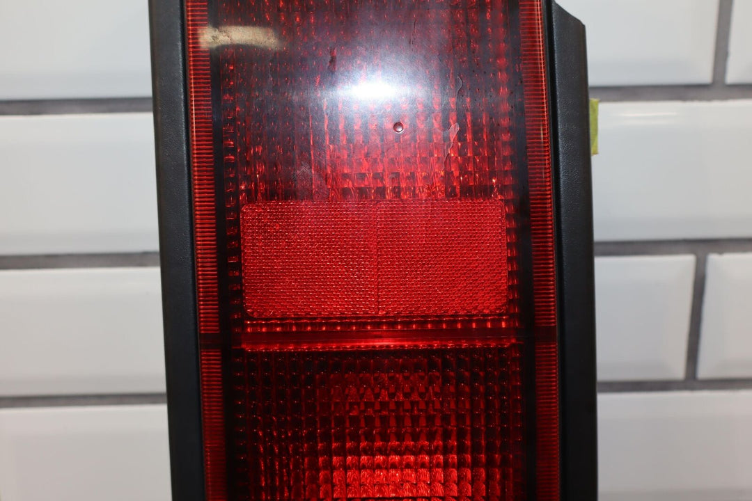 05-09 Hummer H2 SUV RH Right Passenger Tail Light Lamp Body Mounted OEM