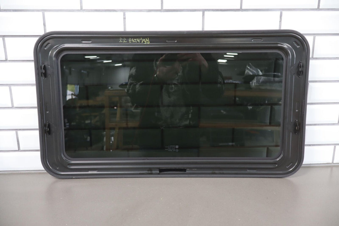 01-06 GMT800 GMC Yukon/Tahoe/Suburban GMT800 Sunroof Glass (Glass Only) OEM