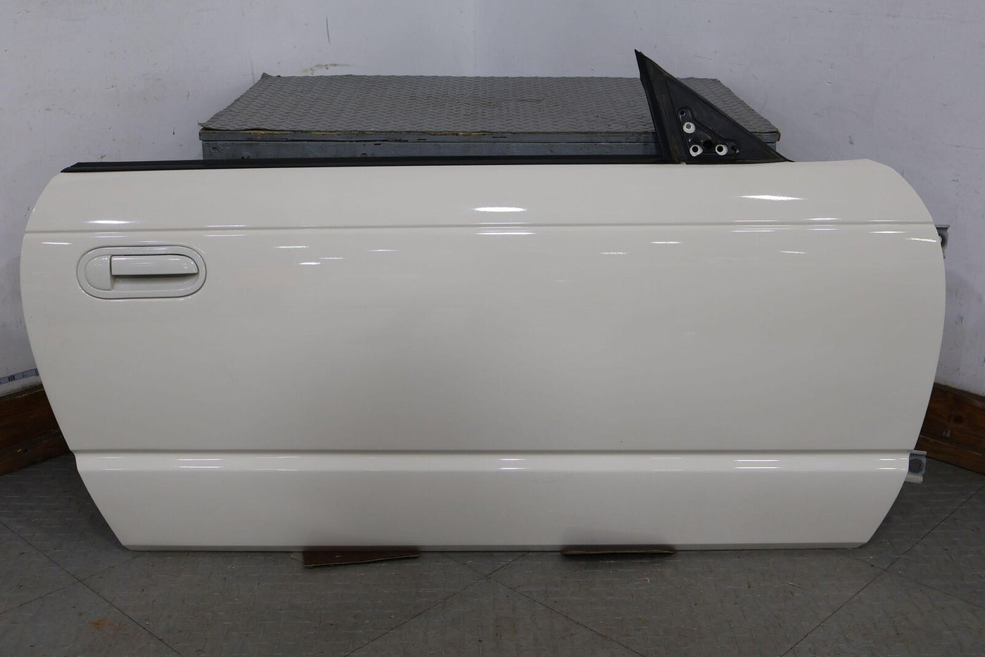 02-05 Ford Thunderbird Right Passenger Door Shell (Whisper White W5) Sold Bare
