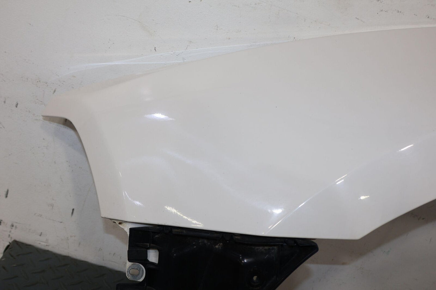 10-14 Ford Mustang Front Left LH OEM Fender (Performance White HP) See Notes