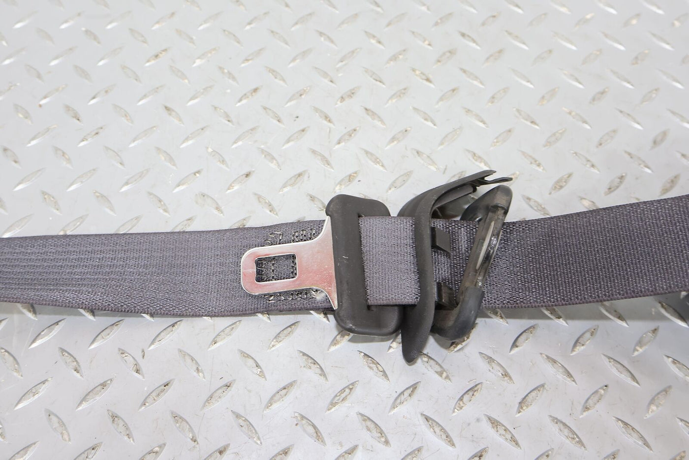 03-07 Hummer H2 Right Passenger Rear Seat Belt Retractor (Ebony 19i)