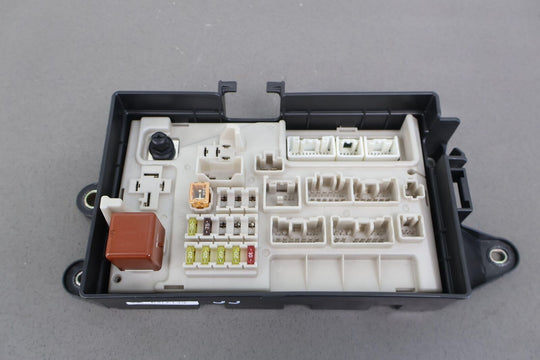 02-03 Lexus SC430 Interior Trunk Cabin Fuse Relay Junction Box (82672-24090)