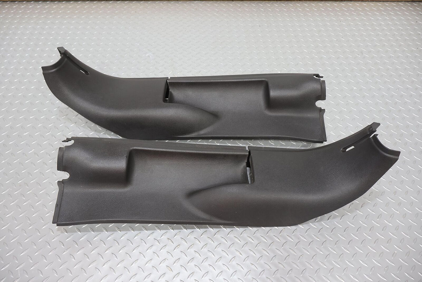 03-06 Chevy SSR Pair Left & Right Interior B Pillar Trim Panels (Black 19i)