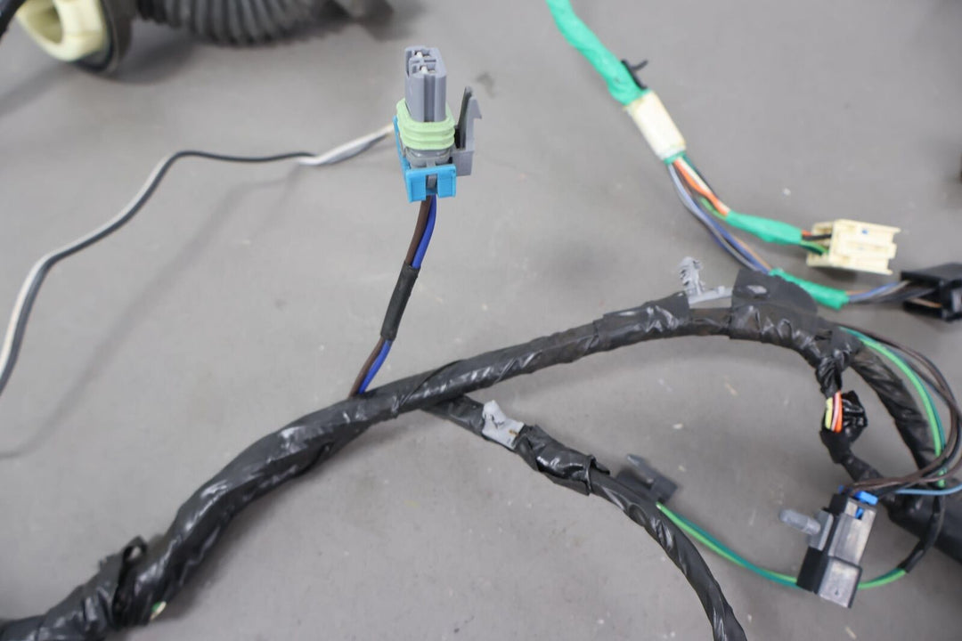 2002 Chevy Silverado Crew Cab Front Right Door Wiring Harness (See Photos)