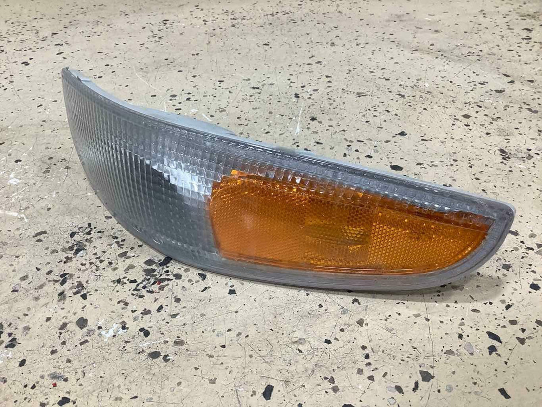 97-04 Chevy C5 Corvette Passenger Right Front Turn Signal Lamp / Lense (Tested)