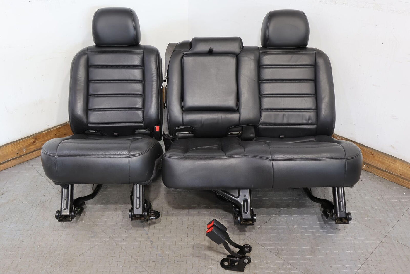 03-07 Hummer H2 2nd / Rear Row Leather Seat (Ebony 482) SUV Only