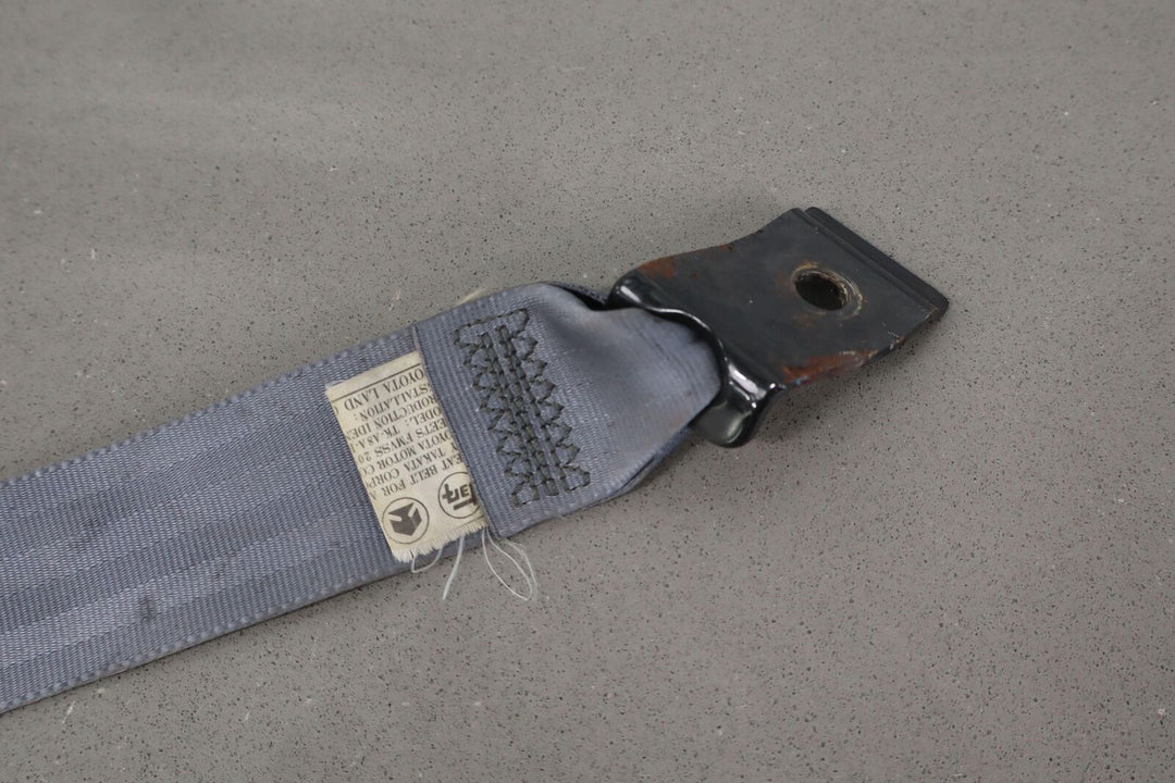 1991-1992 Toyota Land Cruiser 2nd Row Right RH Seat Belt Reatractor (Gray)