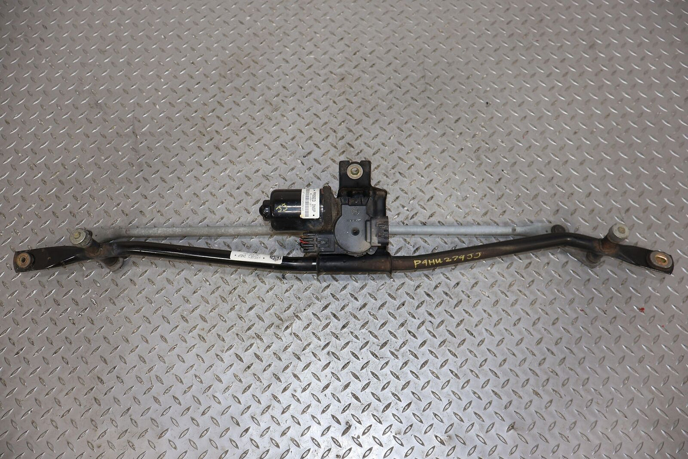 03-07 Hummer H2 Windshield Wiper Transmission Linkage W/ Motor (Tested)