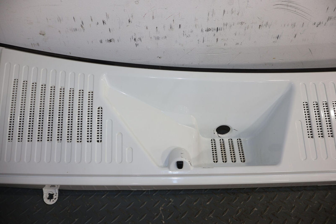 03-09 Hummer H2 Front Center Cowl Vent Panel (White 50U) See Notes