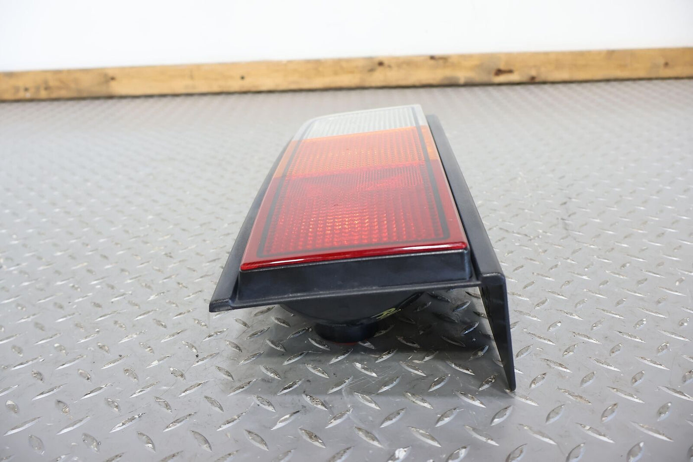 03-04 Hummer H2 Right Passenger Tail Light Tail Lamp (Body Mounted) OEM Tested