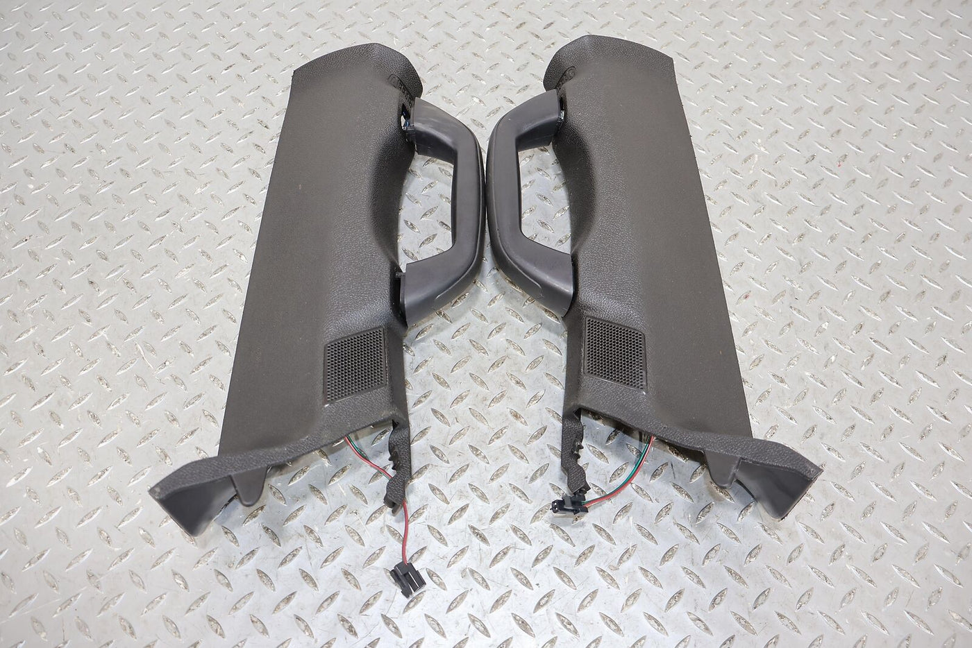 08-09 Hummer H2 Pair LH & RH Interior A-Pillar Trim Panels (Ebony 19i)