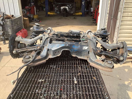 2014 Chevy SS Sedan Rear Suspension Dropout Undercarriage No Brakes/Cradle