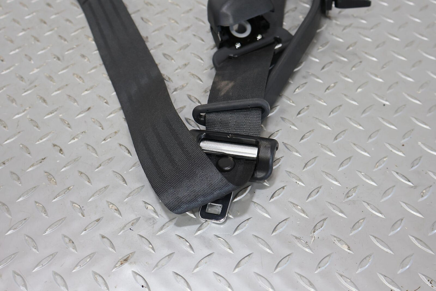 13-16 Hyundai Genesis Coupe Front Right Seat Belt Retractor (Black 9P) See Notes