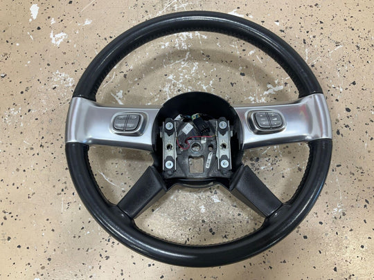 03-06 Chevy SSR Driver Leather Steering Wheel W/Switches (Black/Silver)