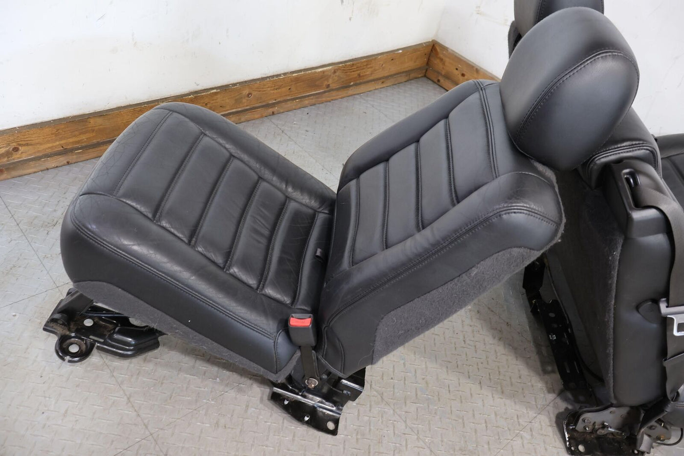 03-07 Hummer H2 2nd / Rear Row Leather Seat (Ebony 482) SUV Only