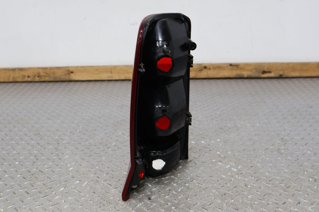 02-06 Cadillac Escalade Right RH Rear OEM Tail Light Lamp (Tested) Solid Mount