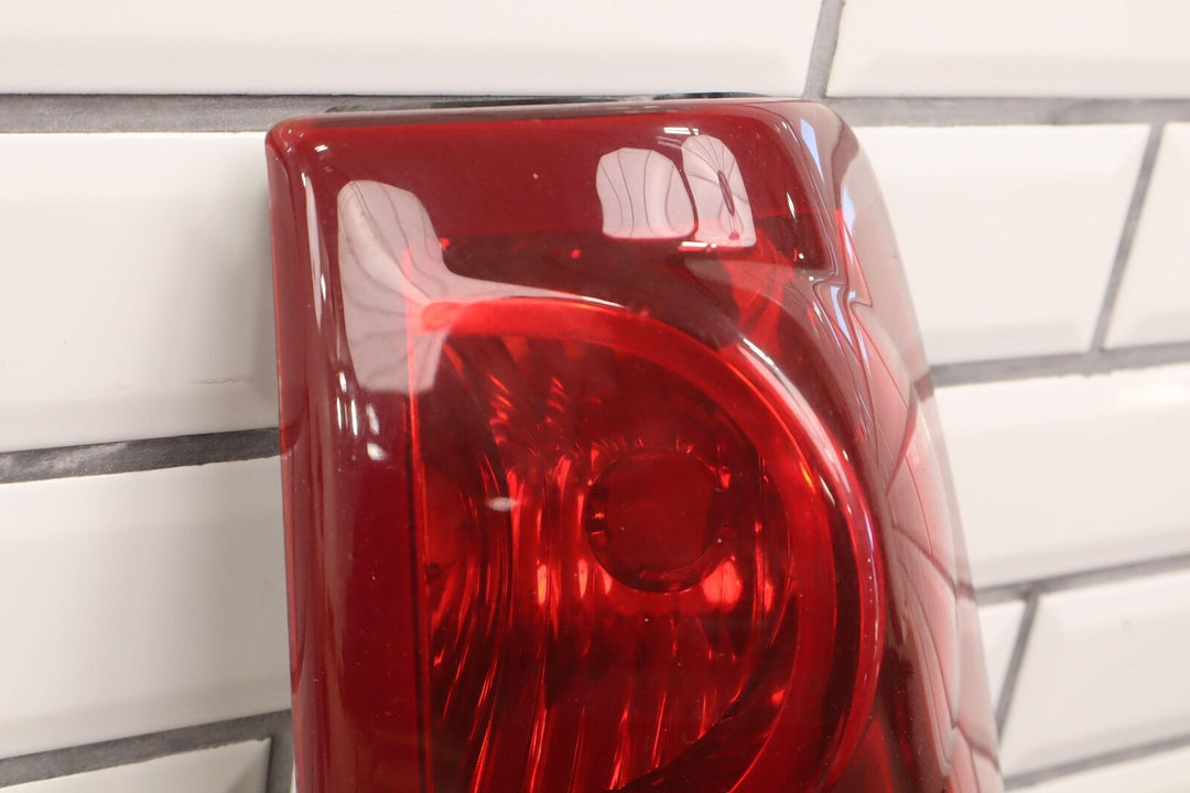 03-07 Chevy Silverado Right RH Passenger Tail Light OEM GM