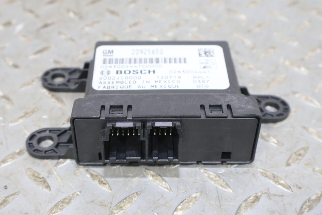 10-15 Chevy Camaro SS Rear Park Assist Control Module OEM (20925650)