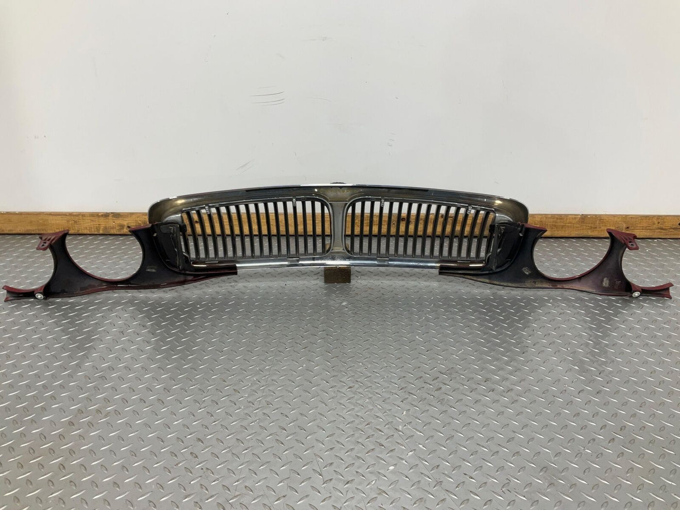 98-03 JAGUAR XJ8 Grille