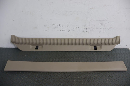 03-06 Cadillac Escalade ESV Tailgate Interior Sill Entry Plate (Shale 15i)