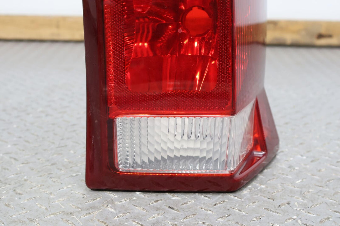 02-06 Cadillac Escalade Right RH Rear OEM Tail Light Lamp (Tested) Solid Mount