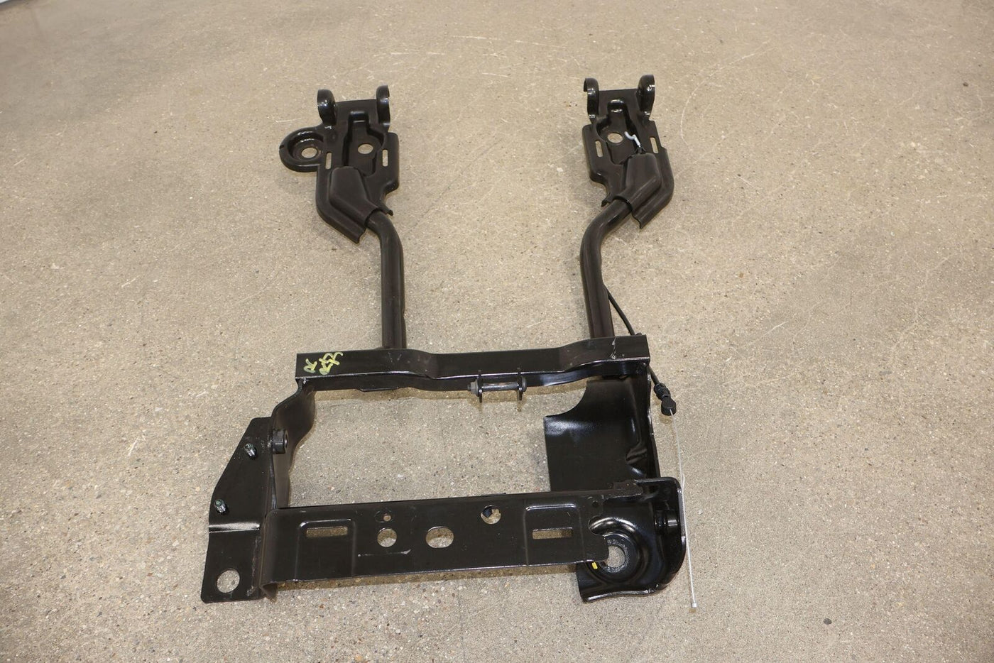 2003-2007 Hummer H2 SUV Rear 2nd Row Right RH Seat Track (Folds Properly)