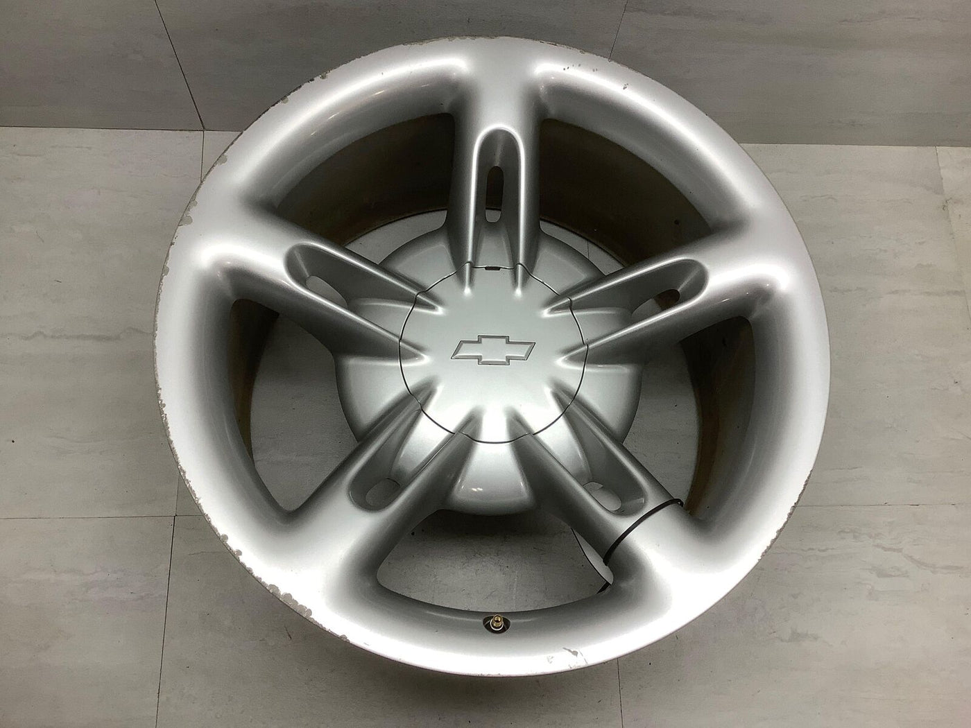 03-06 Chevy SSR 20x10 Rear Aluminum Wheel No Tire (Ultra Silver) Curb Rash