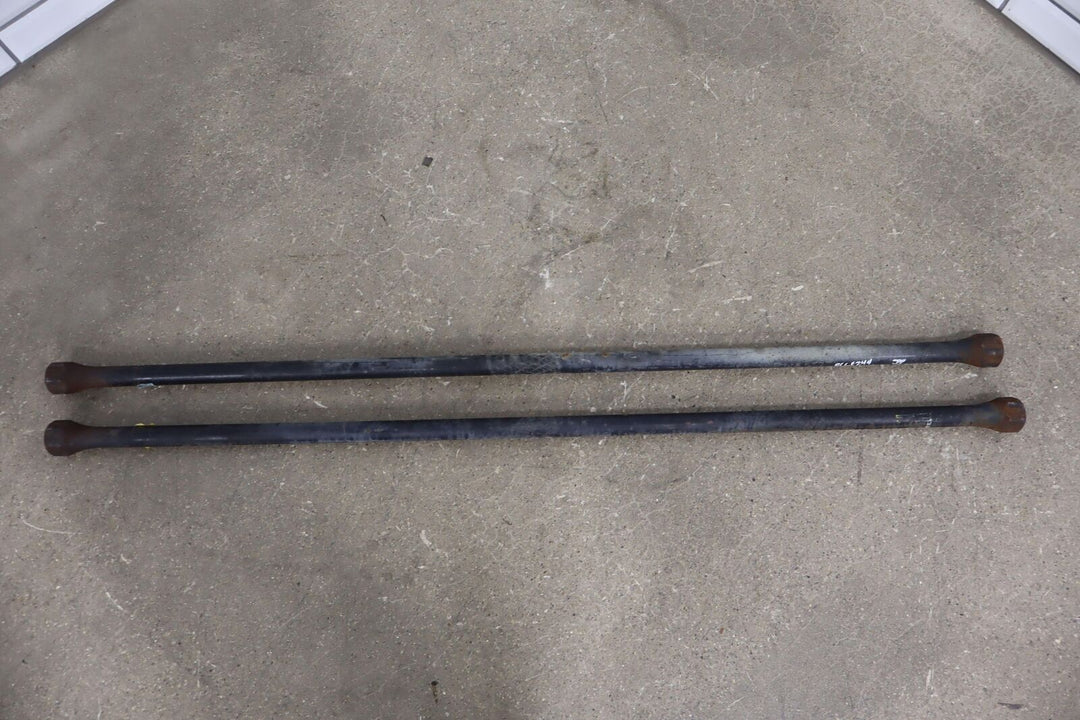 15063980 00 to 06 Suburban 1500 Tahoe 4x2 52" Torsion Bars w/ Mount and Keys OEM