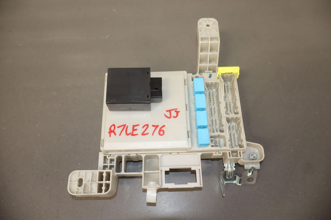 03-09 Lexus GX470 4.7L Interior Cabin Fuse Relay Junction Box OEM *Damaged*