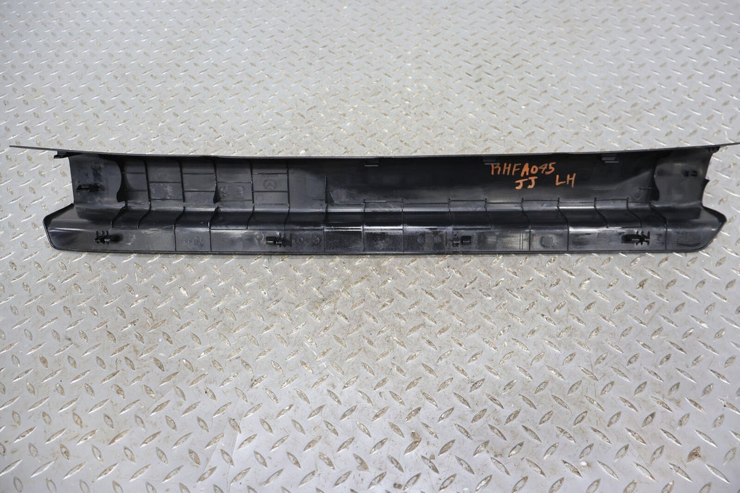 17-19 Fiat 124 Spider Pair LH&RH Interior Door Sill Entry Plates (Nero XR)