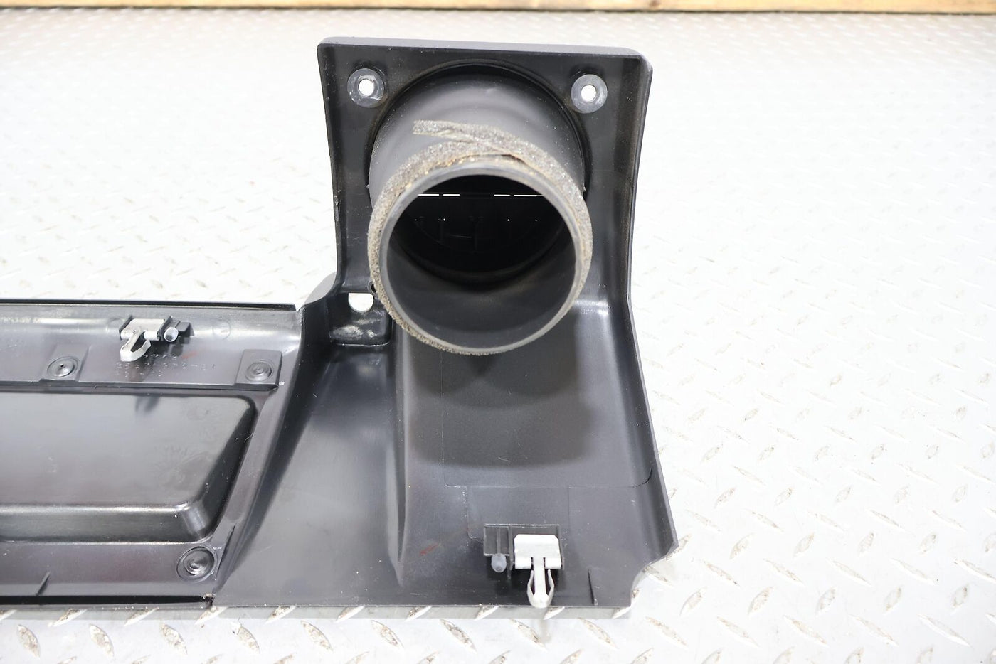 03-07 Hummer H2 Passenger Right RH Dash Mounted AC Vent (Black Bezel) See Notes